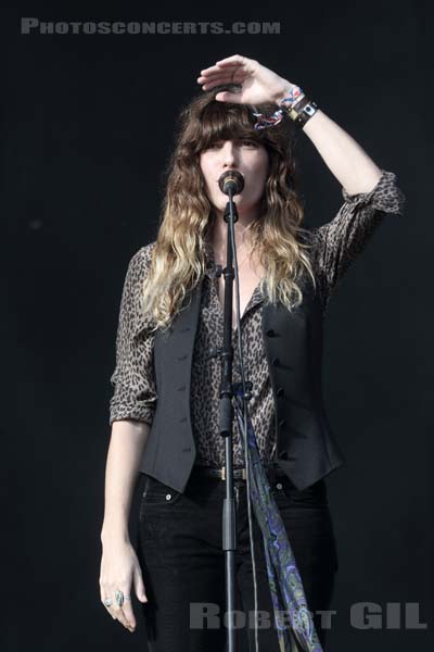 LOU DOILLON - 2016-07-03 - HEROUVILLE SAINT CLAIR - Chateau de Beauregard - Scene Beauregard - 